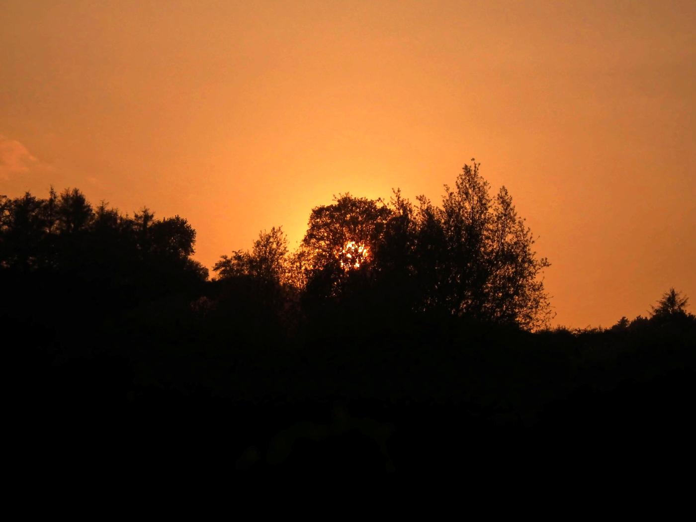 Die Sonne beendet einen Frühlingstag