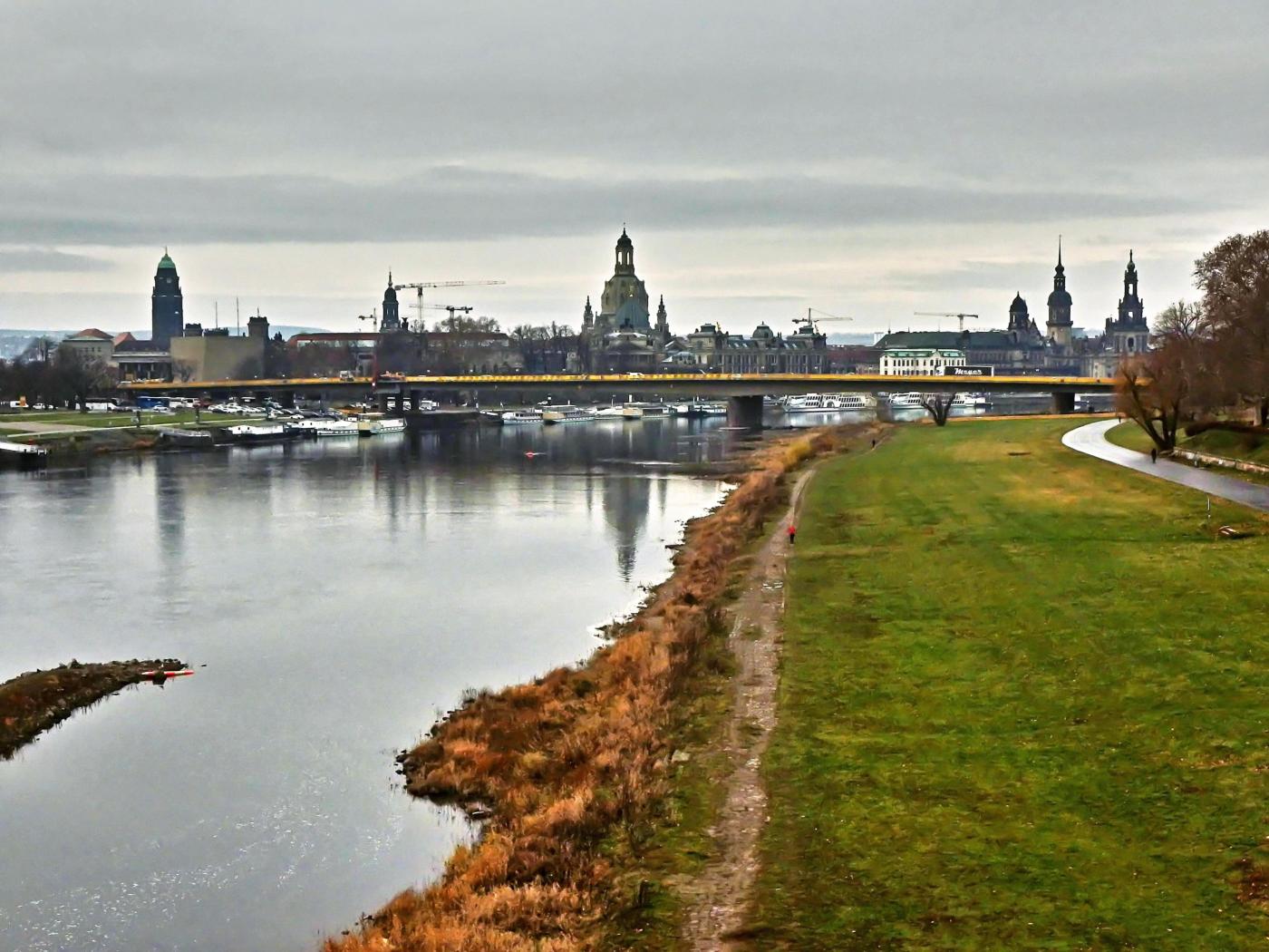 Elbe mit Blick Richtung Dresdner Altstadt