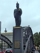 Brooksbrücke mit Barbarossa-Skulptur