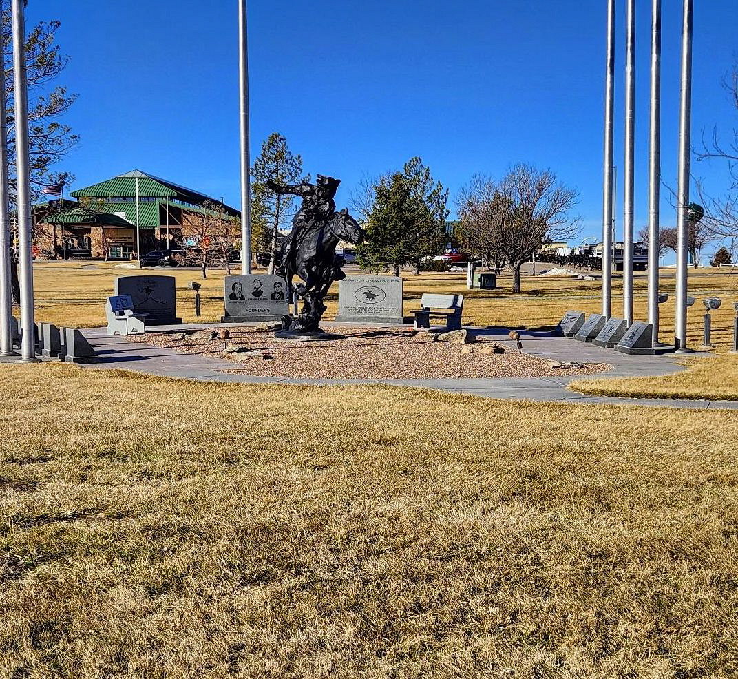 Photo Pony Express Bronze Statue and Rider in Sidney, Nebraska. The