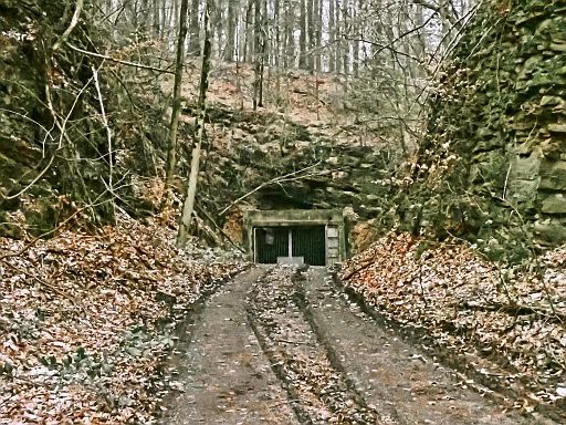 Eingang Bergwerksstollen Nammer Pass