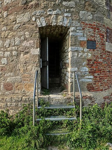 Eingang des Burgturms
