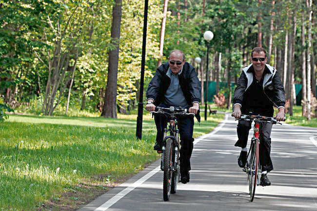 Who knows the friendly smiling cyclists?